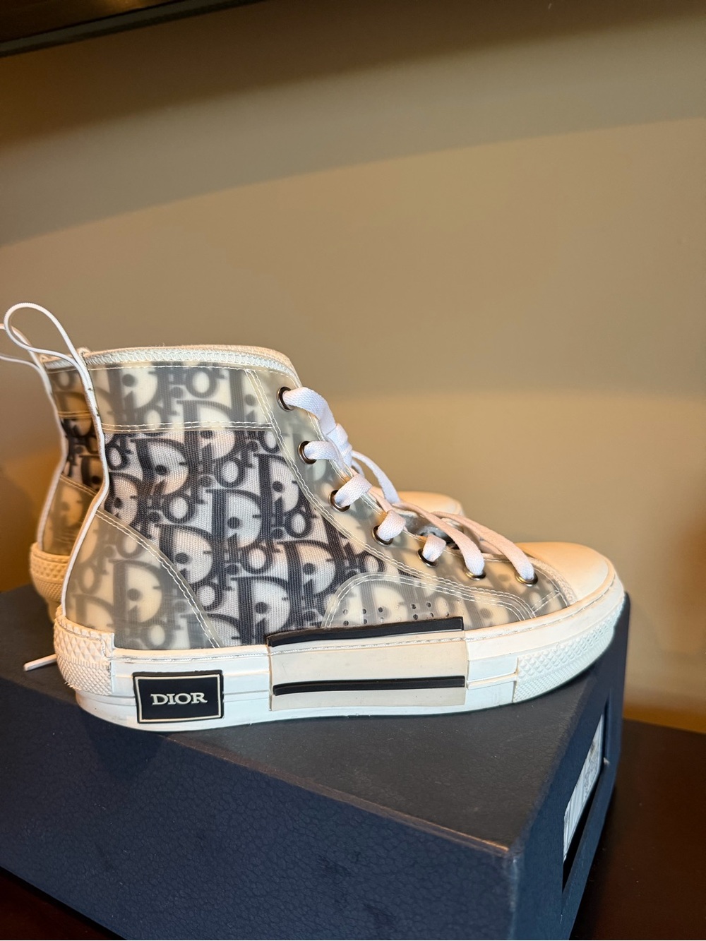 B23 League High-Top Sneaker
White and Black Dior Oblique Canvas - Picture 3 of 7